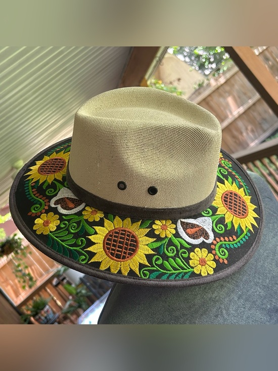 MEXICANA Accessories - Embroidered Sunflower Wide-Brim Straw Hat